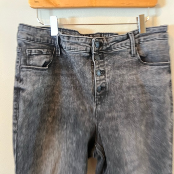 Old Navy Rockstar Super Skinny - Picture 2 of 5